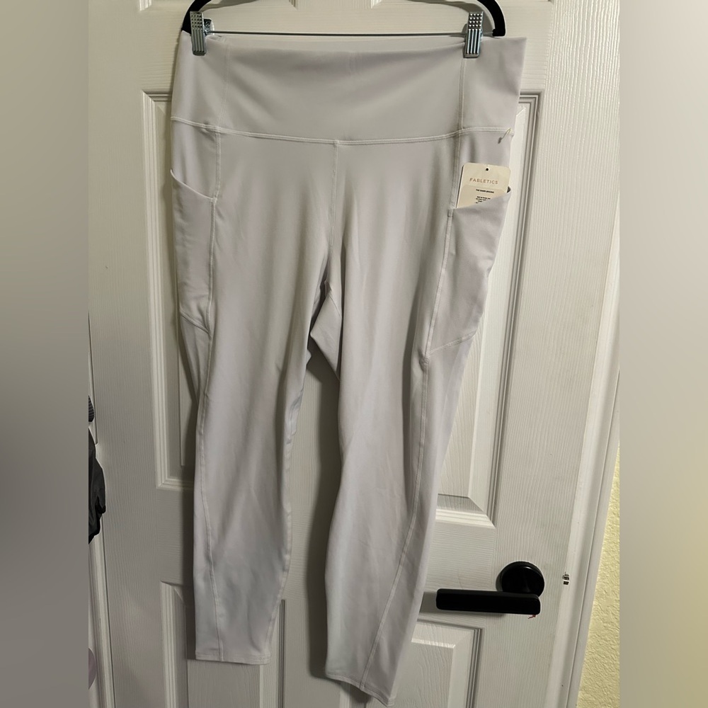 Fabletics Women's Oasis Leggings New (removed tag to wash) never worn. 2X (18-20 - Picture 1 of 5